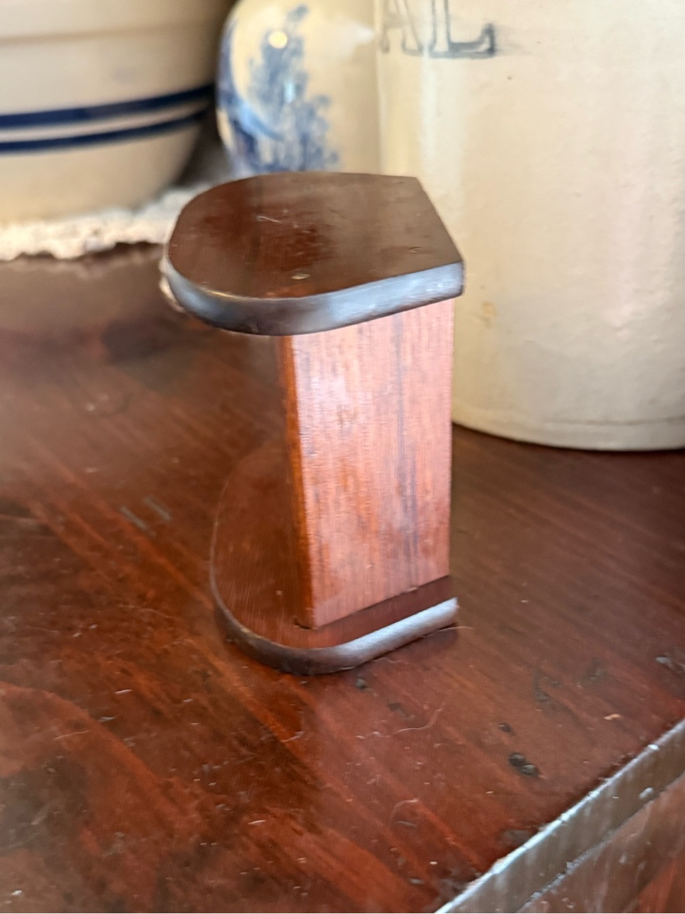 Vintage tiny wood trinket shelf. - Picture 3 of 8